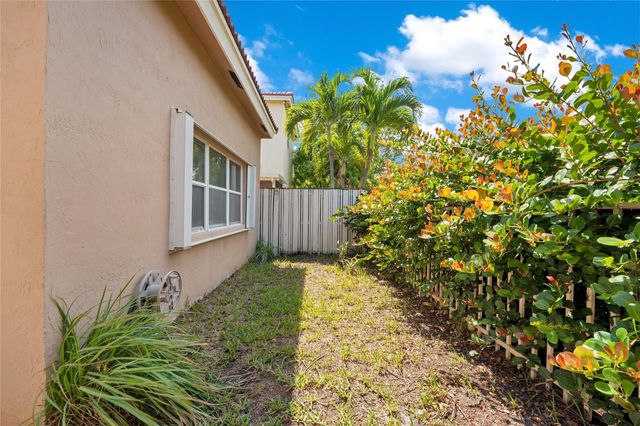 1840 Sweetbay Way, Hollywood, FL 33019