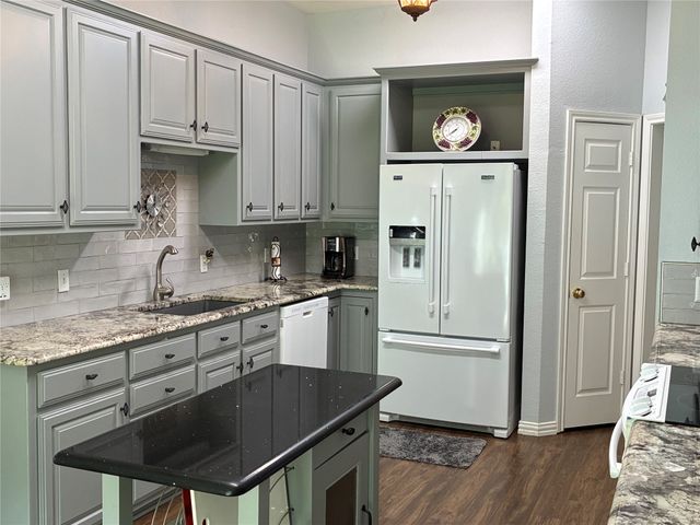 1408 Island Village Court, Granbury, TX 76048