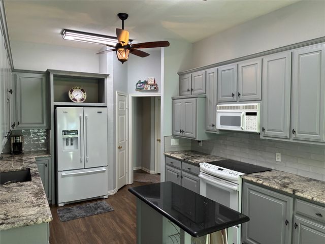 1408 Island Village Court, Granbury, TX 76048