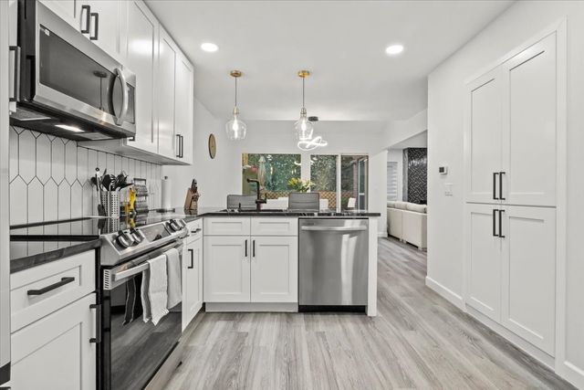 1916 Shorewood Drive, Grapevine, TX 76051