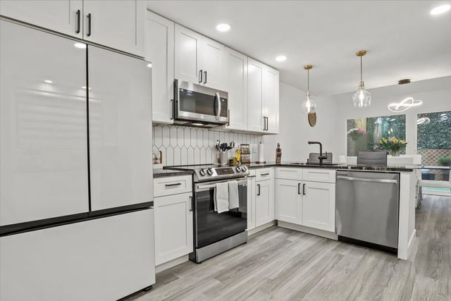 1916 Shorewood Drive, Grapevine, TX 76051