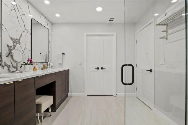 1916 Shorewood Drive, Grapevine, TX 76051