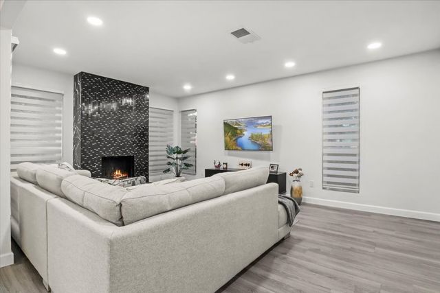 1916 Shorewood Drive, Grapevine, TX 76051