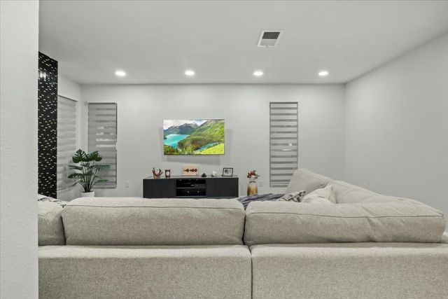 1916 Shorewood Drive, Grapevine, TX 76051