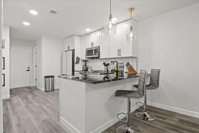 1916 Shorewood Drive, Grapevine, TX 76051