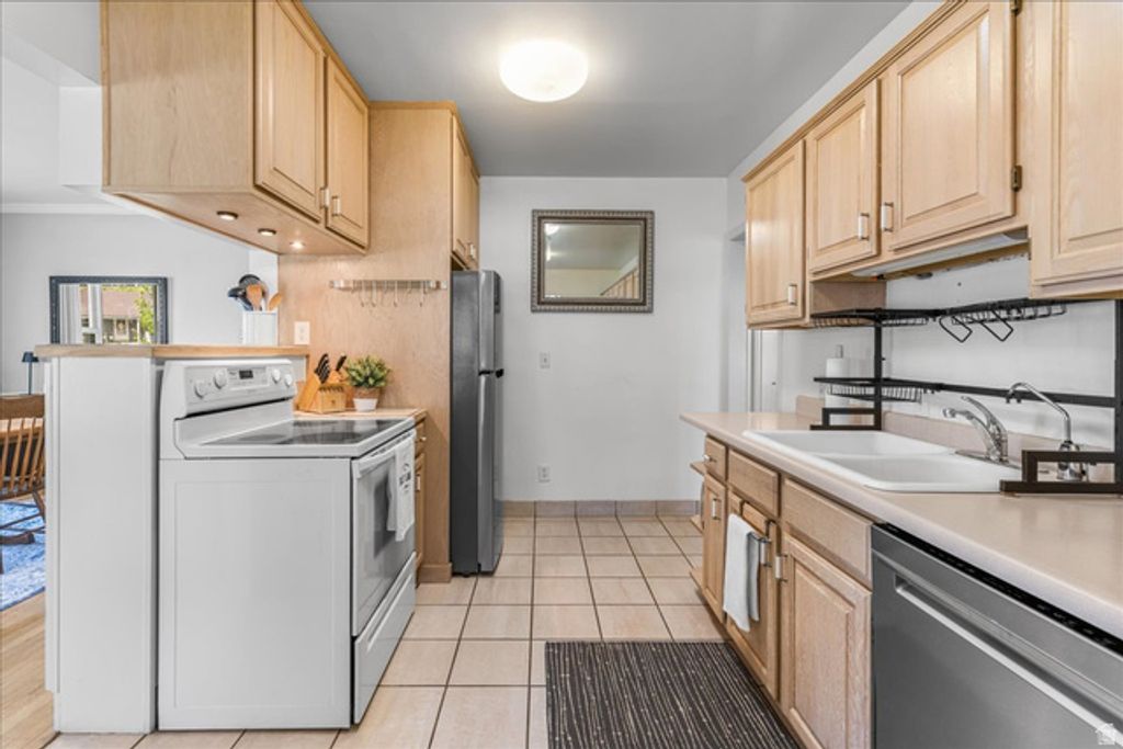 Image 15 of property listing at 1733 E HARRISON AVE, Salt Lake City, UT 84108