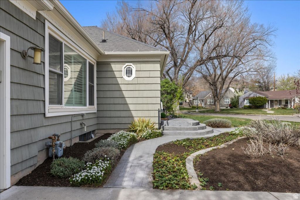 Image 4 of property listing at 1733 E HARRISON AVE, Salt Lake City, UT 84108