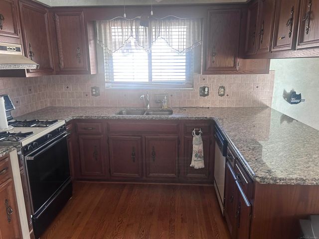 15786 Bexley Street, Clinton Township, MI 48038