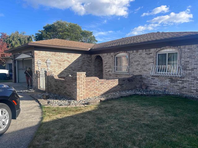 15786 Bexley Street, Clinton Township, MI 48038