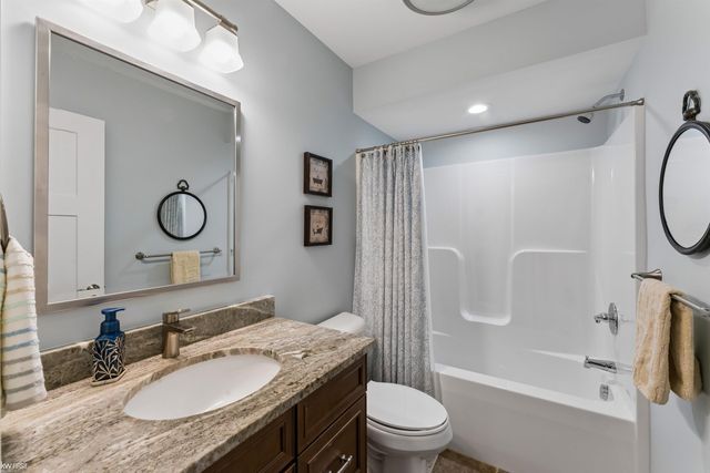 429 Grixdale Lane, Waterford, MI 48328
