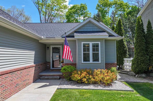 429 Grixdale Lane, Waterford, MI 48328