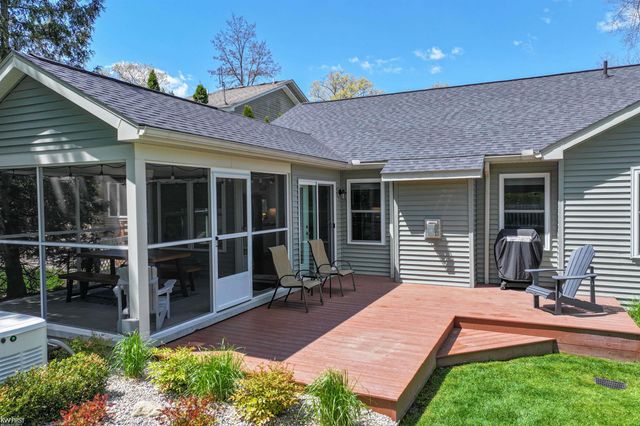 429 Grixdale Lane, Waterford, MI 48328