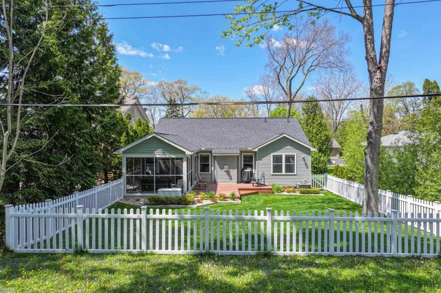 429 Grixdale Lane, Waterford, MI 48328
