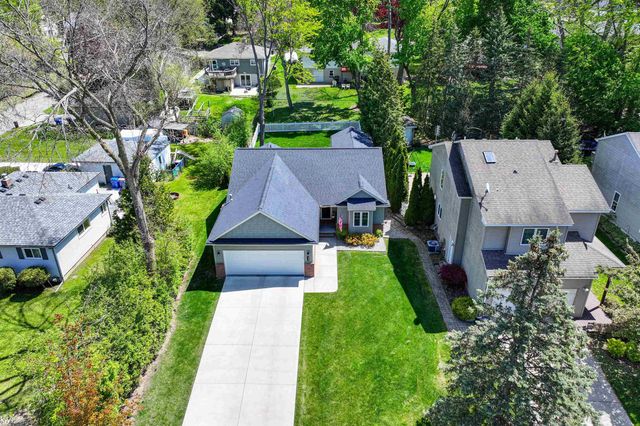 429 Grixdale Lane, Waterford, MI 48328