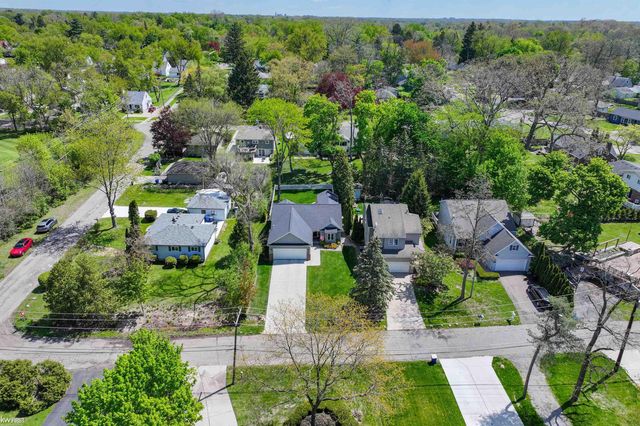 429 Grixdale Lane, Waterford, MI 48328