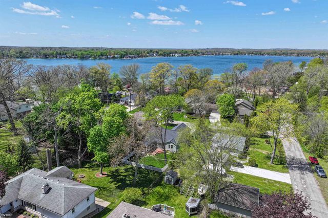 429 Grixdale Lane, Waterford, MI 48328