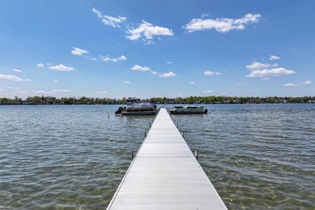 429 Grixdale Lane, Waterford, MI 48328