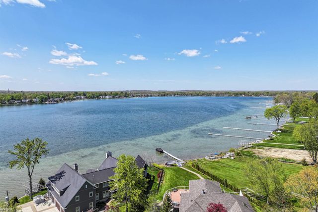 429 Grixdale Lane, Waterford, MI 48328