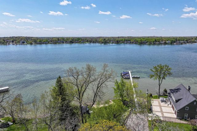 429 Grixdale Lane, Waterford, MI 48328