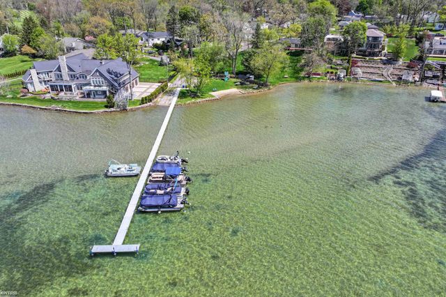 429 Grixdale Lane, Waterford, MI 48328