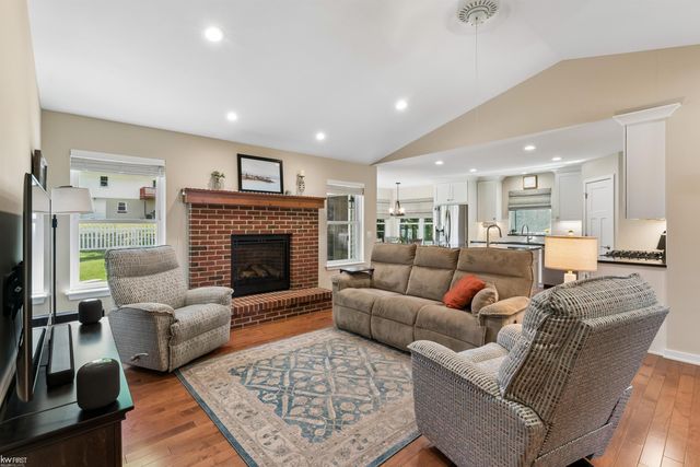 429 Grixdale Lane, Waterford, MI 48328