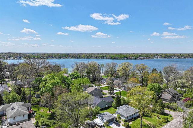 429 Grixdale Lane, Waterford, MI 48328