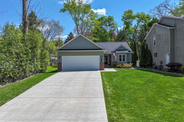 429 Grixdale Lane, Waterford, MI 48328