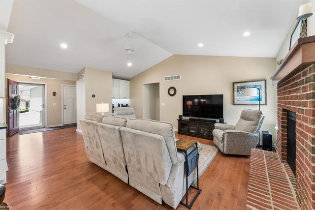 429 Grixdale Lane, Waterford, MI 48328