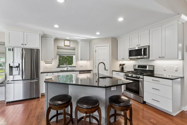429 Grixdale Lane, Waterford, MI 48328