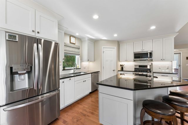 429 Grixdale Lane, Waterford, MI 48328