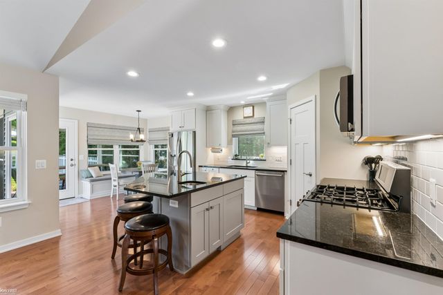 429 Grixdale Lane, Waterford, MI 48328