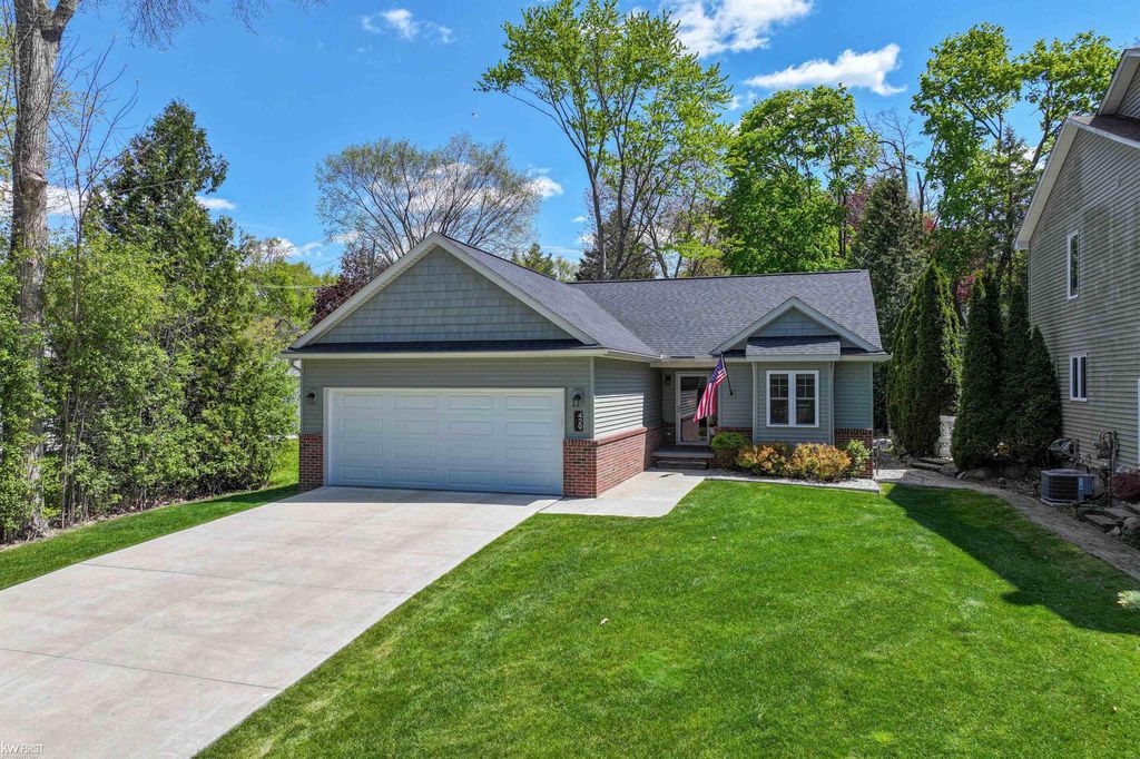 429 Grixdale Lane, Waterford, MI 48328