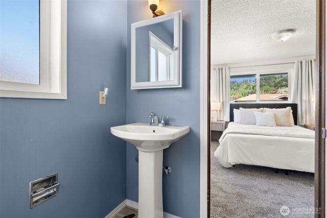 2119 SW Olympic Drive, Chehalis, WA 98532