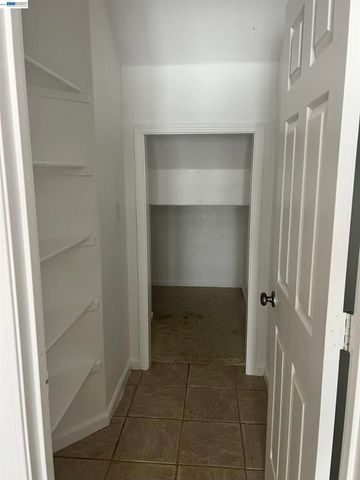 1058 Junction Dr, Manteca, CA 95337