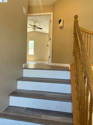 1058 Junction Dr, Manteca, CA 95337