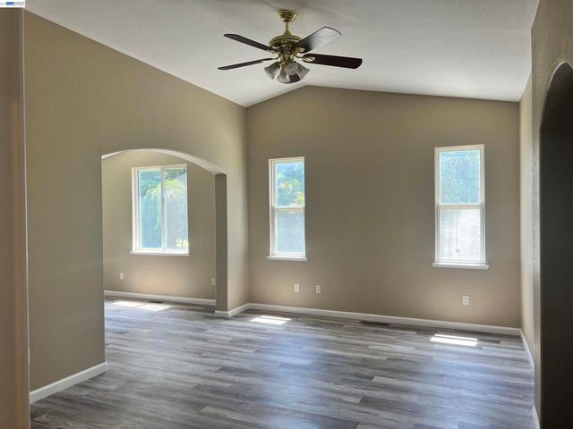 1058 Junction Dr, Manteca, CA 95337