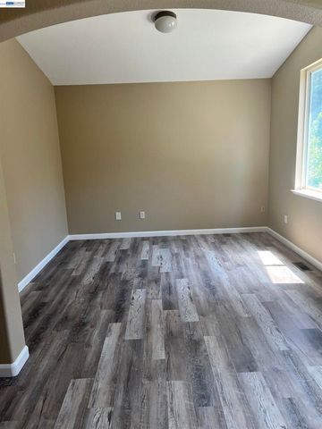 1058 Junction Dr, Manteca, CA 95337