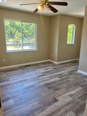 1058 Junction Dr, Manteca, CA 95337