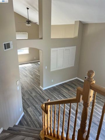 1058 Junction Dr, Manteca, CA 95337