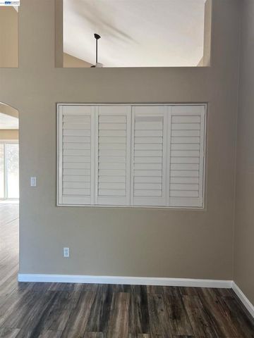 1058 Junction Dr, Manteca, CA 95337