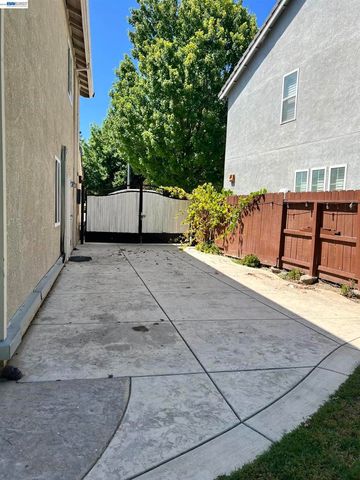 1058 Junction Dr, Manteca, CA 95337