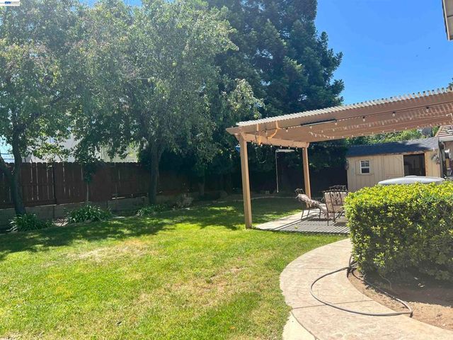 1058 Junction Dr, Manteca, CA 95337