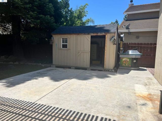1058 Junction Dr, Manteca, CA 95337