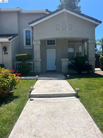 1058 Junction Dr, Manteca, CA 95337
