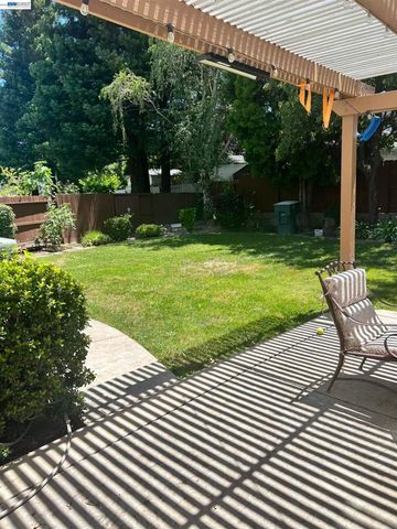 1058 Junction Dr, Manteca, CA 95337