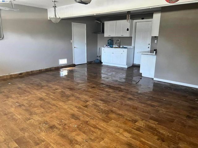 1058 Junction Dr, Manteca, CA 95337