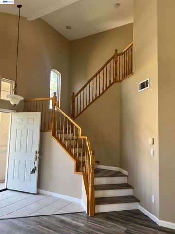 1058 Junction Dr, Manteca, CA 95337