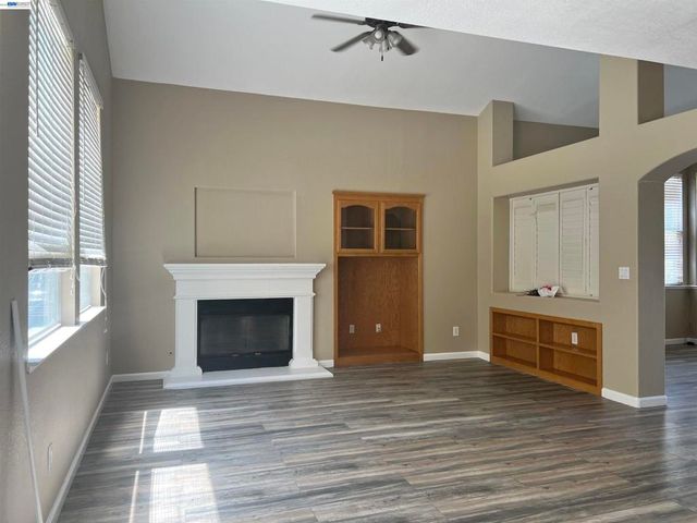 1058 Junction Dr, Manteca, CA 95337