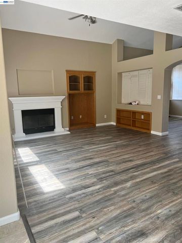 1058 Junction Dr, Manteca, CA 95337