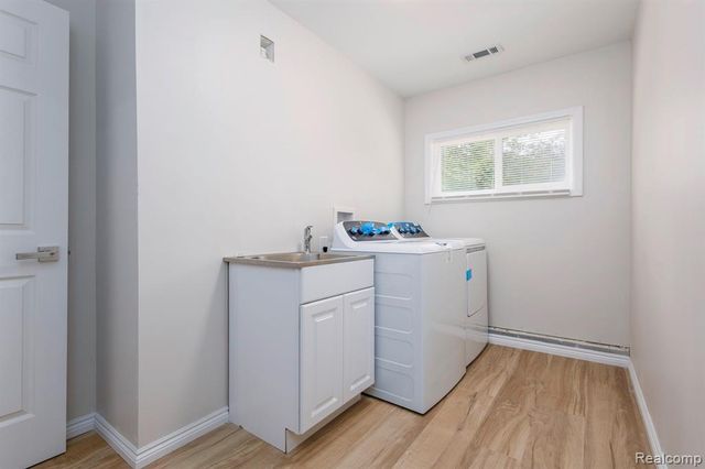 35095 Bridgeman Street, Farmington Hills, MI 48335